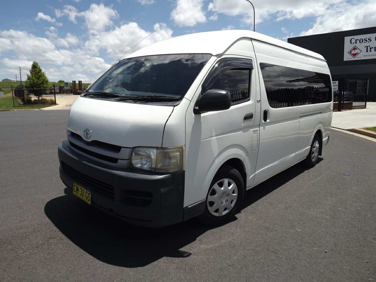 2009 TOYOTA HIACE COMMUTER 6 SP MANUAL 3D BUS