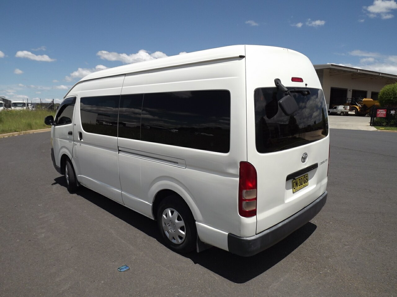 2009 TOYOTA HIACE COMMUTER 6 SP MANUAL 3D BUS