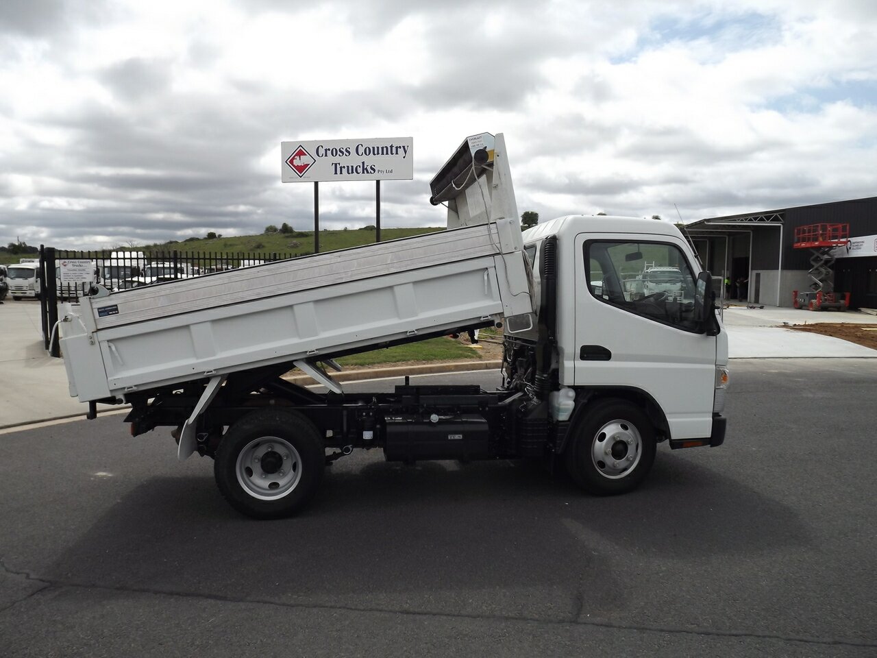 2023 MITSUBISHI FUSO CANTER 5 SP MANUAL 2D TIPPER TRUCK