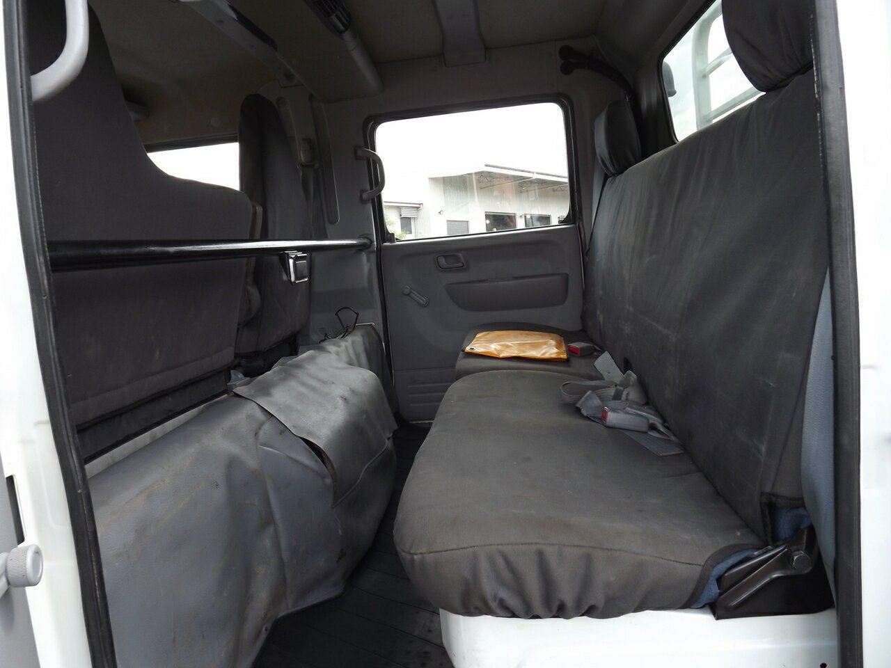 2015 MITSUBISHI FUSO CANTER FG 4X4 CREW 5 SP MANUAL 4D TRAY