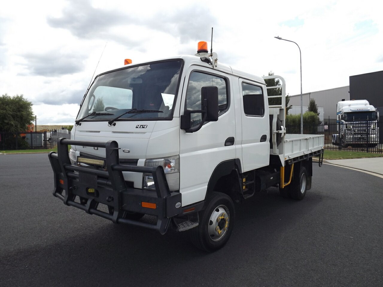 2015 MITSUBISHI FUSO CANTER FG 4X4 CREW 5 SP MANUAL 4D TRAY