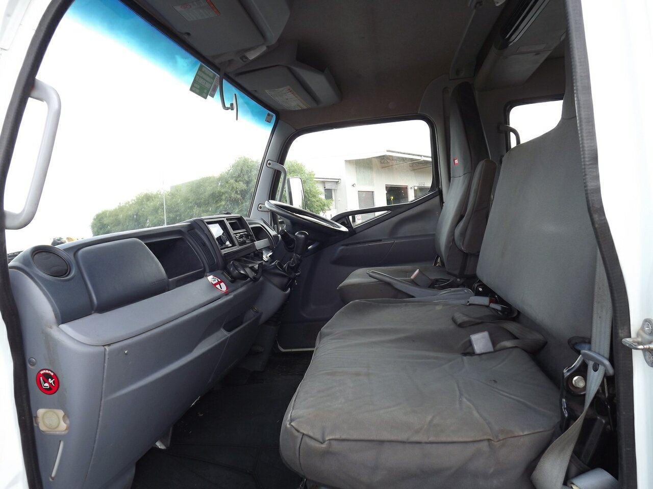 2015 MITSUBISHI FUSO CANTER FG 4X4 CREW 5 SP MANUAL 4D TRAY