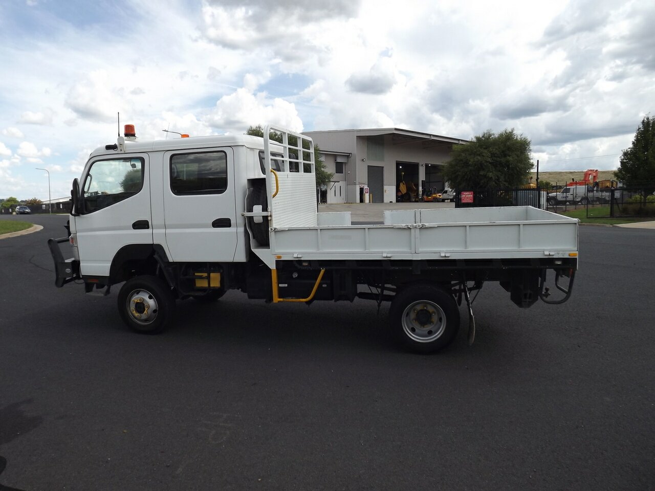 2015 MITSUBISHI FUSO CANTER FG 4X4 CREW 5 SP MANUAL 4D TRAY