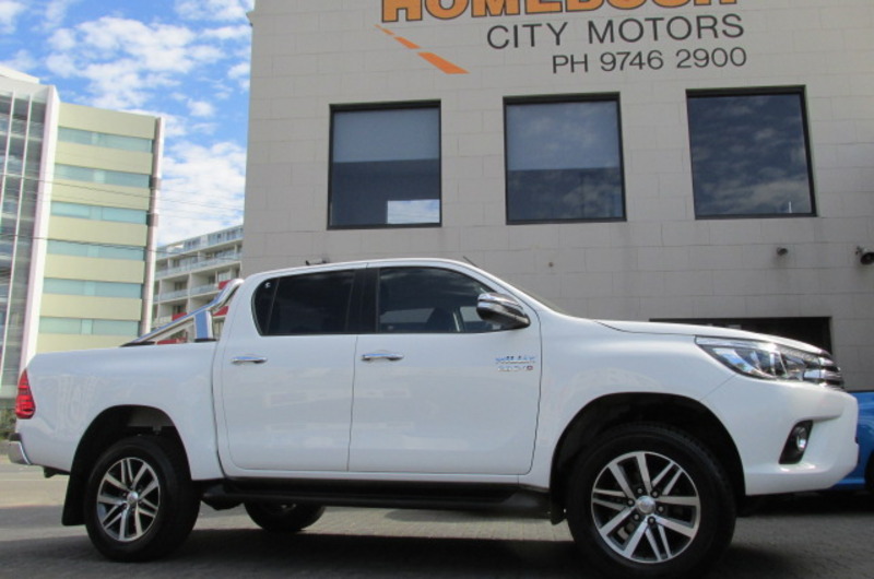 2016 TOYOTA HILUX SR5 (4x4) GUN126R
