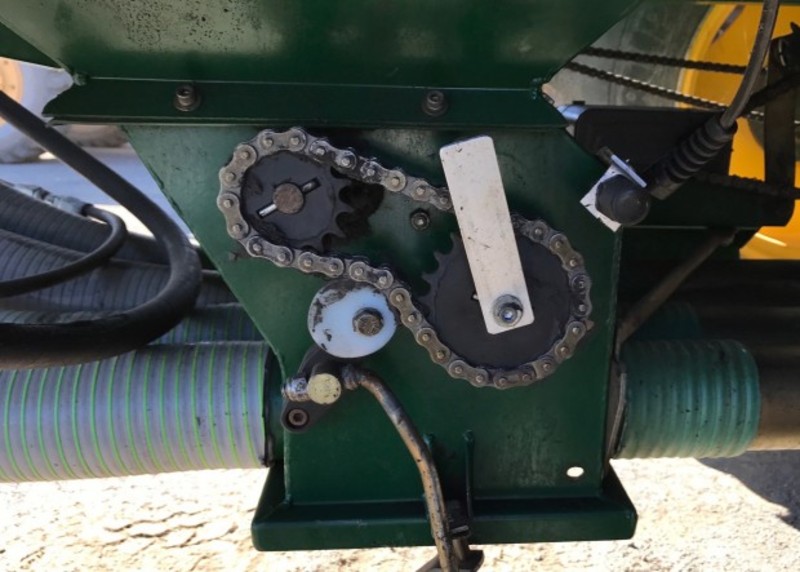 Simplicity 4000 TT2 air seeder cart