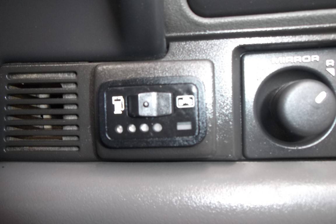 2000 LAND ROVER DISCOVERY ES V8 (4x4)