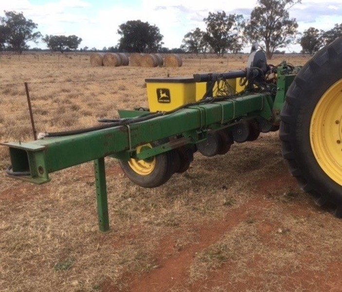 JOHN DEERE 1700 Planters