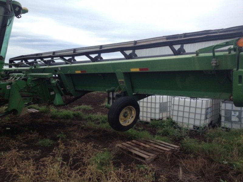 JOHN DEERE 936D Harvester Header