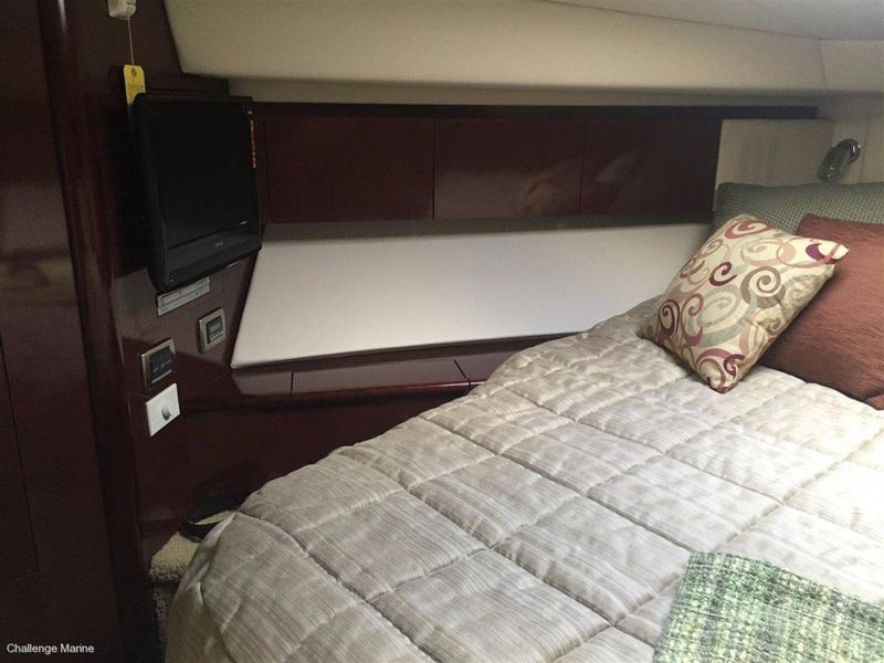 Sea Ray 44 Sedan Bridge Big volume live aboard resort style living