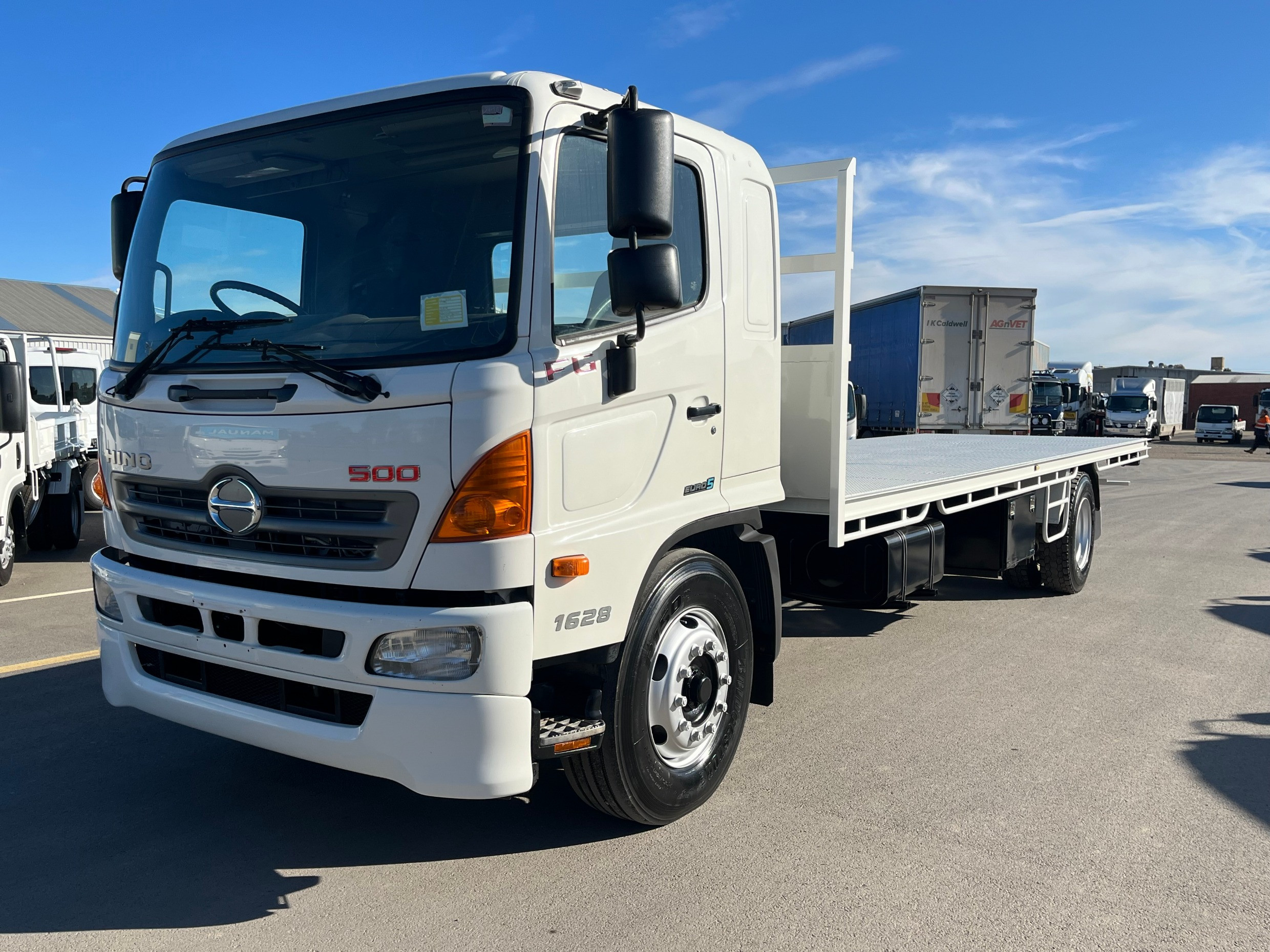 2011 HINO FG 1628-500 SERIES MANUAL TRAY