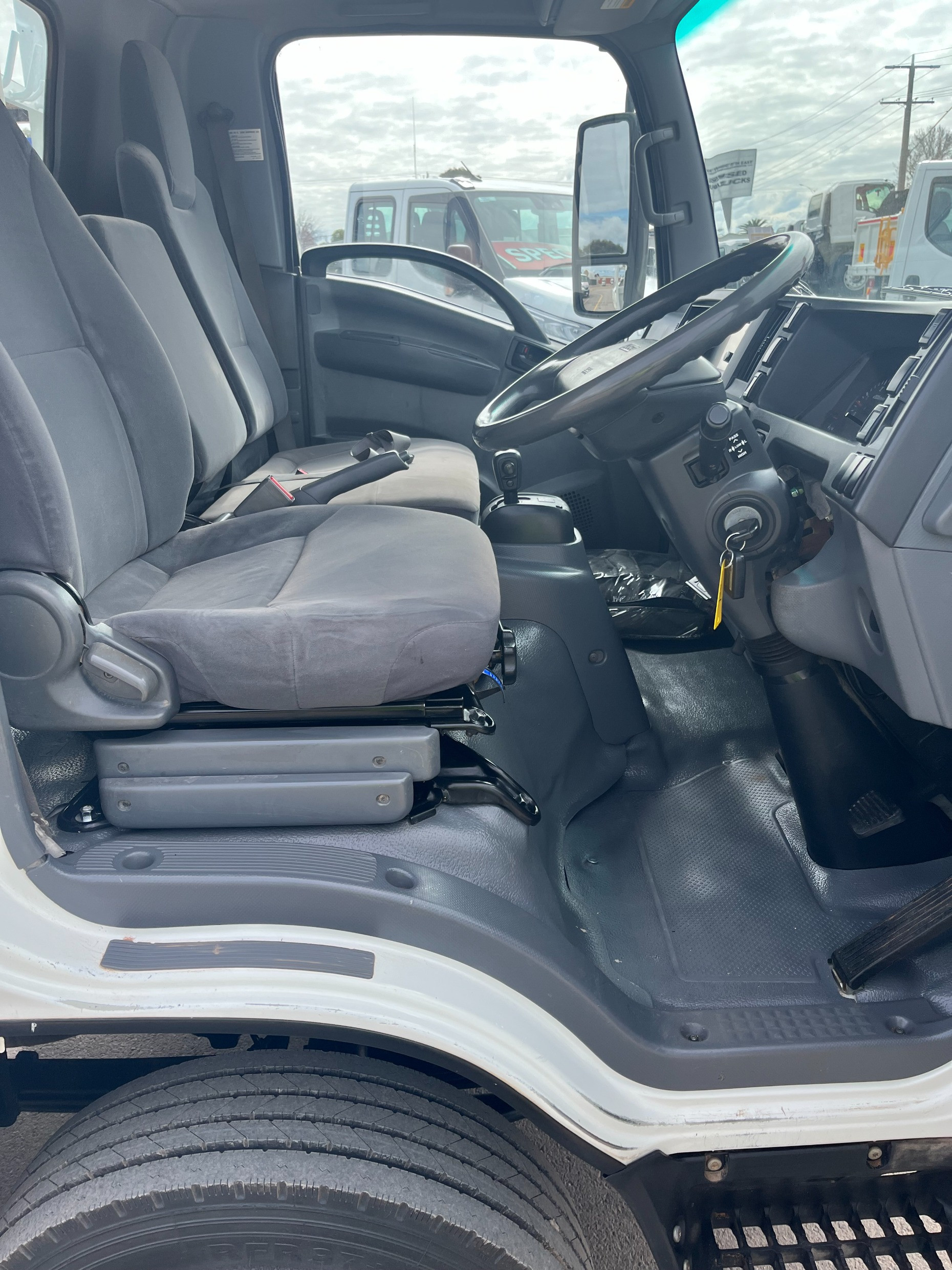 2012 ISUZU NPR300 TRUCK NPR300 AMT TRAY