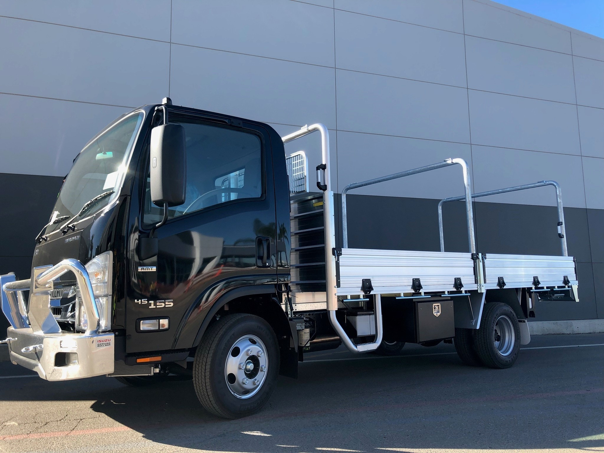 2019 ISUZU NPR 45/55-155 TRADEPACK TRUCK AMT TRAY