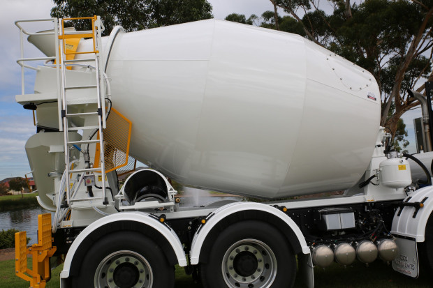 2020 ISUZU FYJ 300-350 RTG CESCO AUTOMATIC CONCRETE AGITATOR