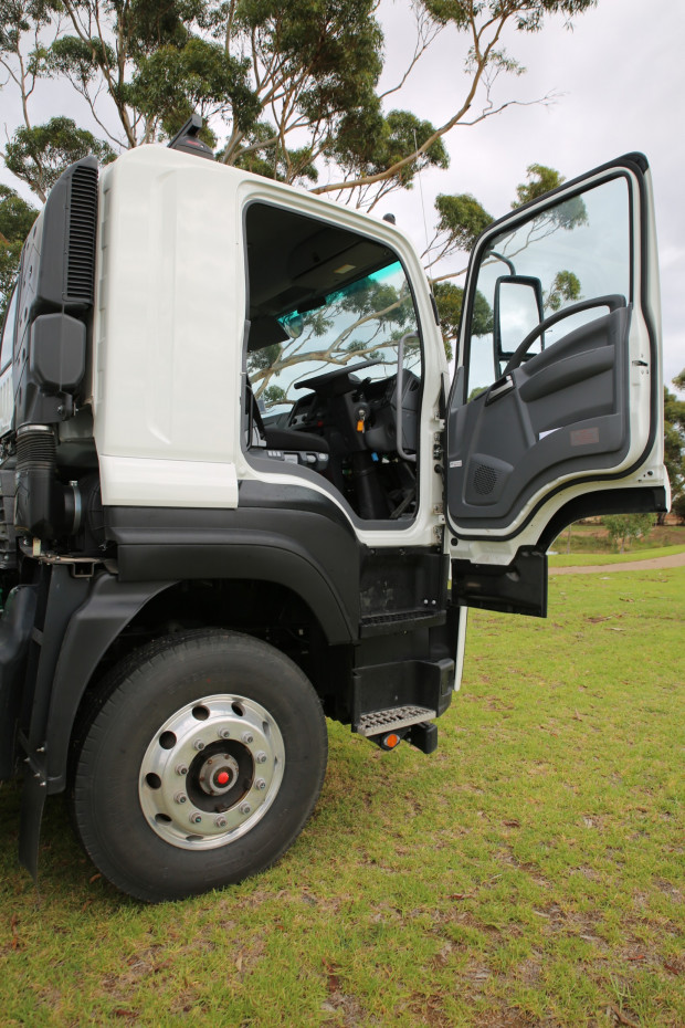 2020 ISUZU FYJ 300-350 RTG CESCO AUTOMATIC CONCRETE AGITATOR