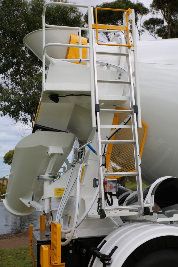 2020 ISUZU FYJ 300-350 RTG CESCO AUTOMATIC CONCRETE AGITATOR