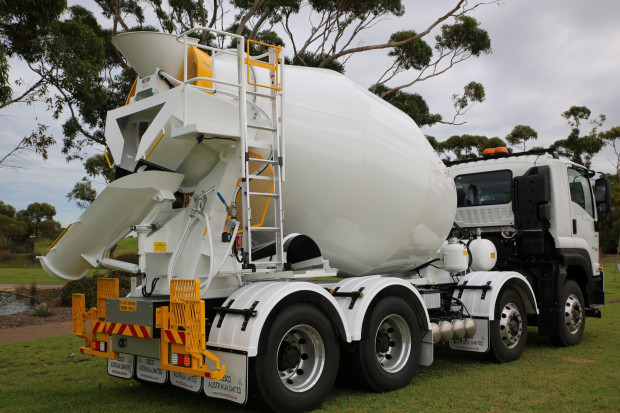 2020 ISUZU FYJ 300-350 RTG CESCO AGITATOR TRUCK
