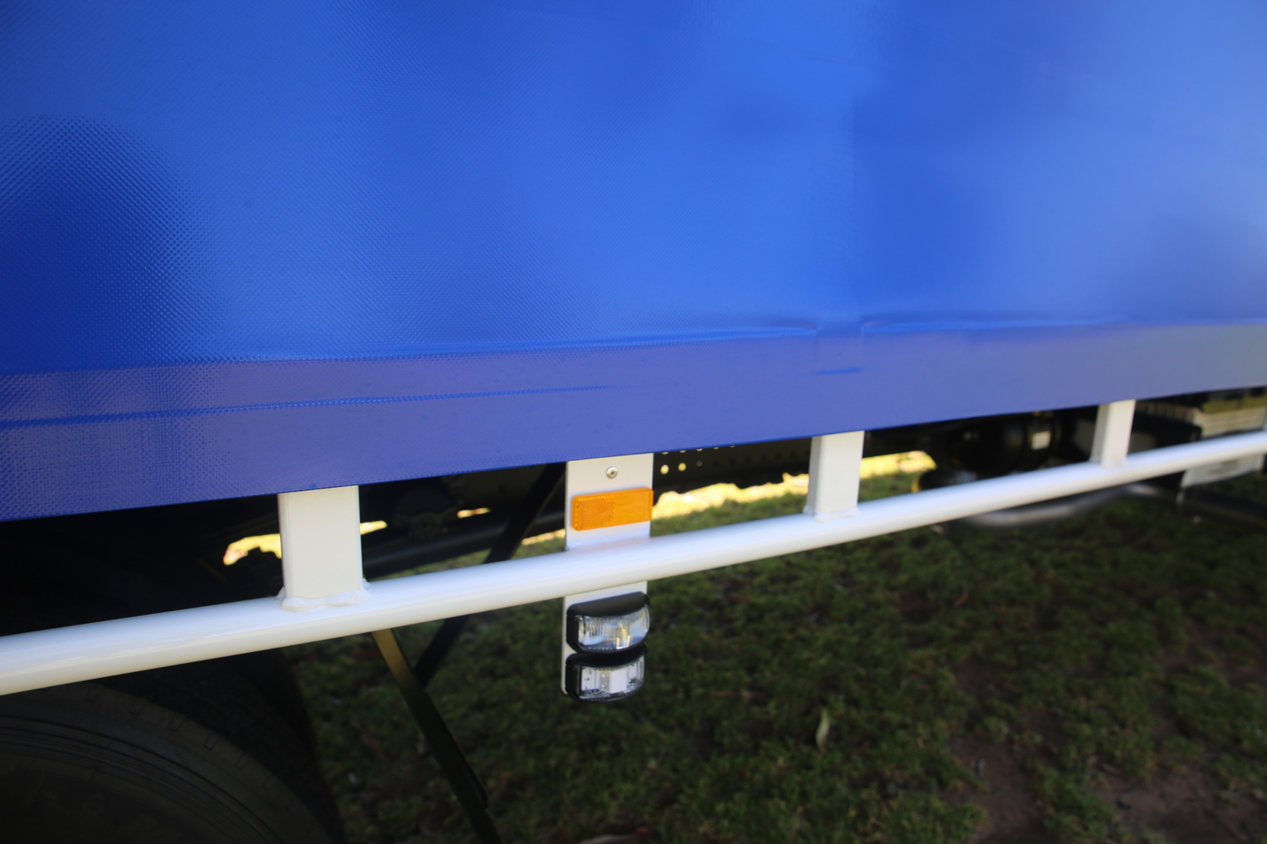 2021 ISUZU FRR 107-210 10 PALLET FREIGHTPACK URBAN AMT CURTAINSIDER