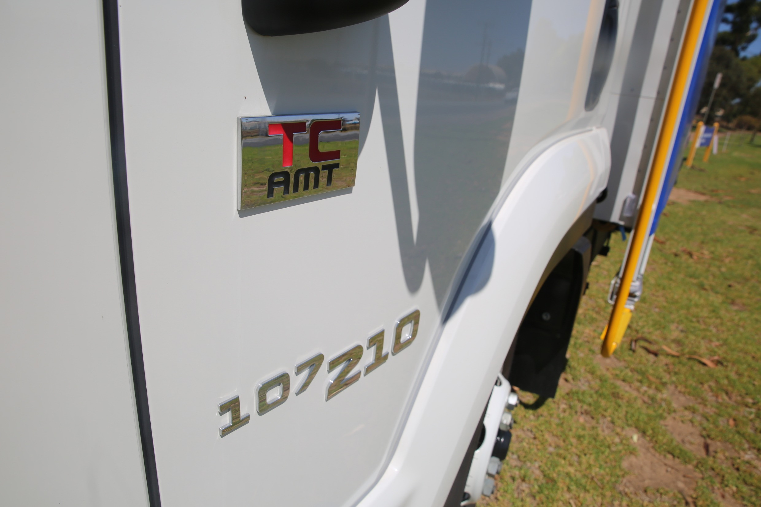 2021 ISUZU FRR 107-210 10 PALLET FREIGHTPACK URBAN AMT CURTAINSIDER