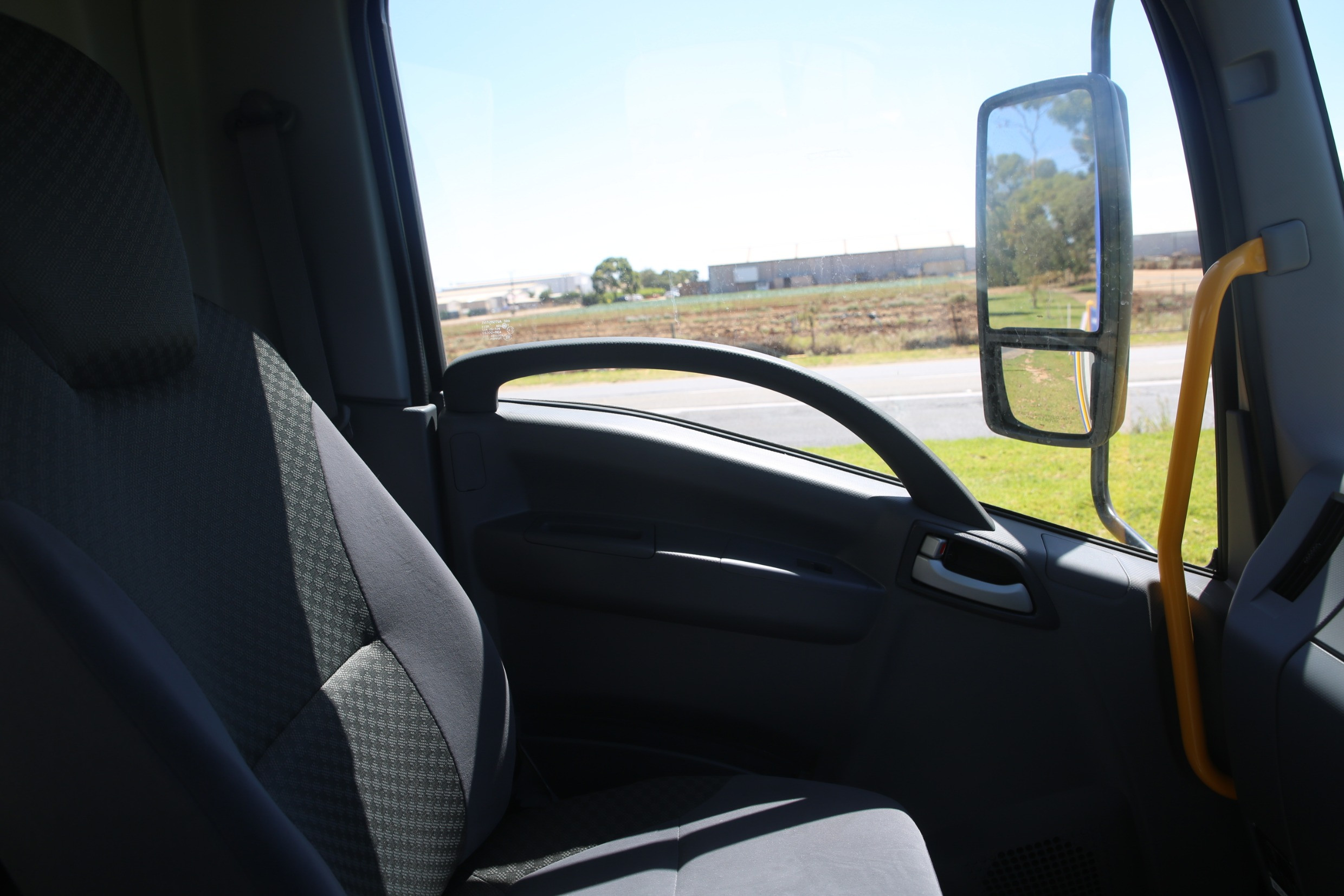 2021 ISUZU FRR 107-210 10 PALLET FREIGHTPACK URBAN AMT CURTAINSIDER