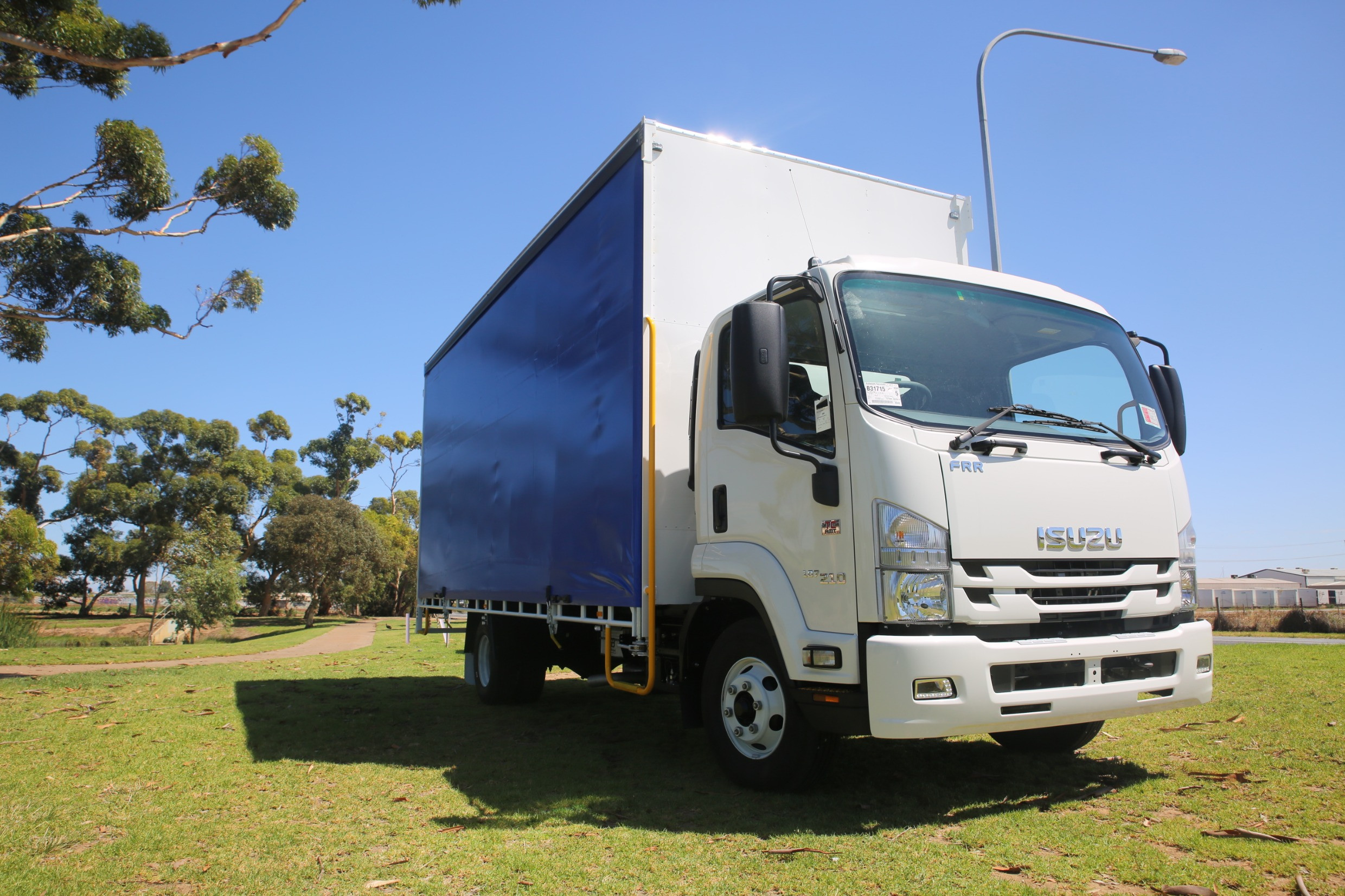 2021 ISUZU FRR 107-210 10 PALLET FREIGHTPACK URBAN AMT CURTAINSIDER