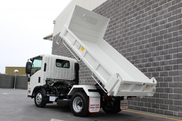 2022 ISUZU NMR 60/45-150 AMT TRI-TIPPER TRUCK NMR 60/45-150 AMT TIPPER