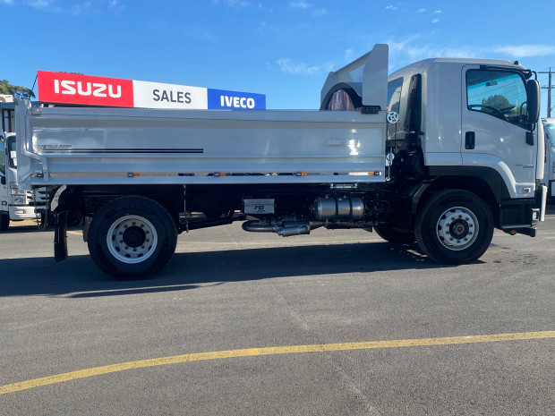 2022 ISUZU FVR 165-300 YLZ 8T MANUAL TIPPER