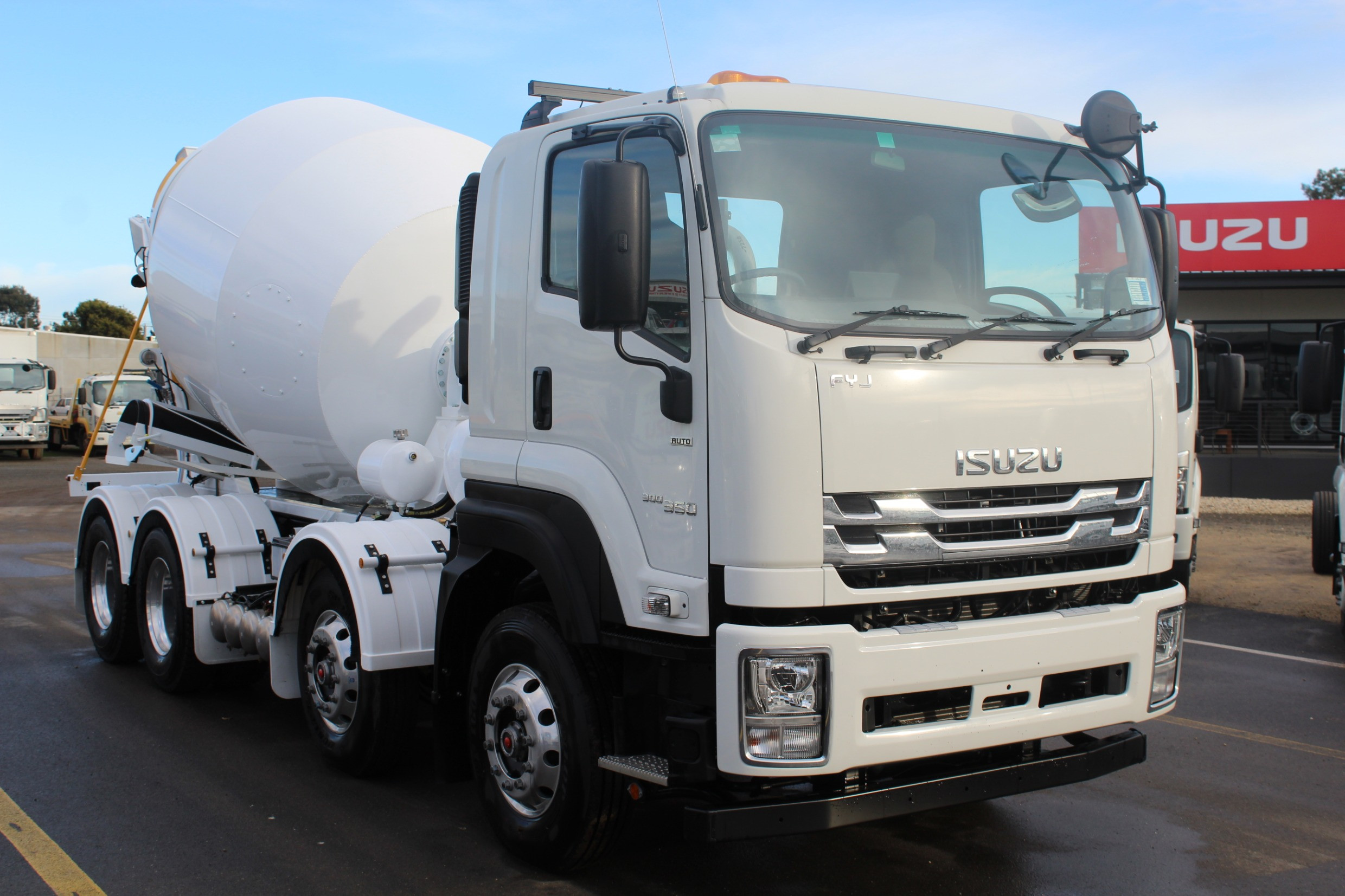 2023 ISUZU FYJ 300-350 AUTOMATIC CONCRETE AGITATOR