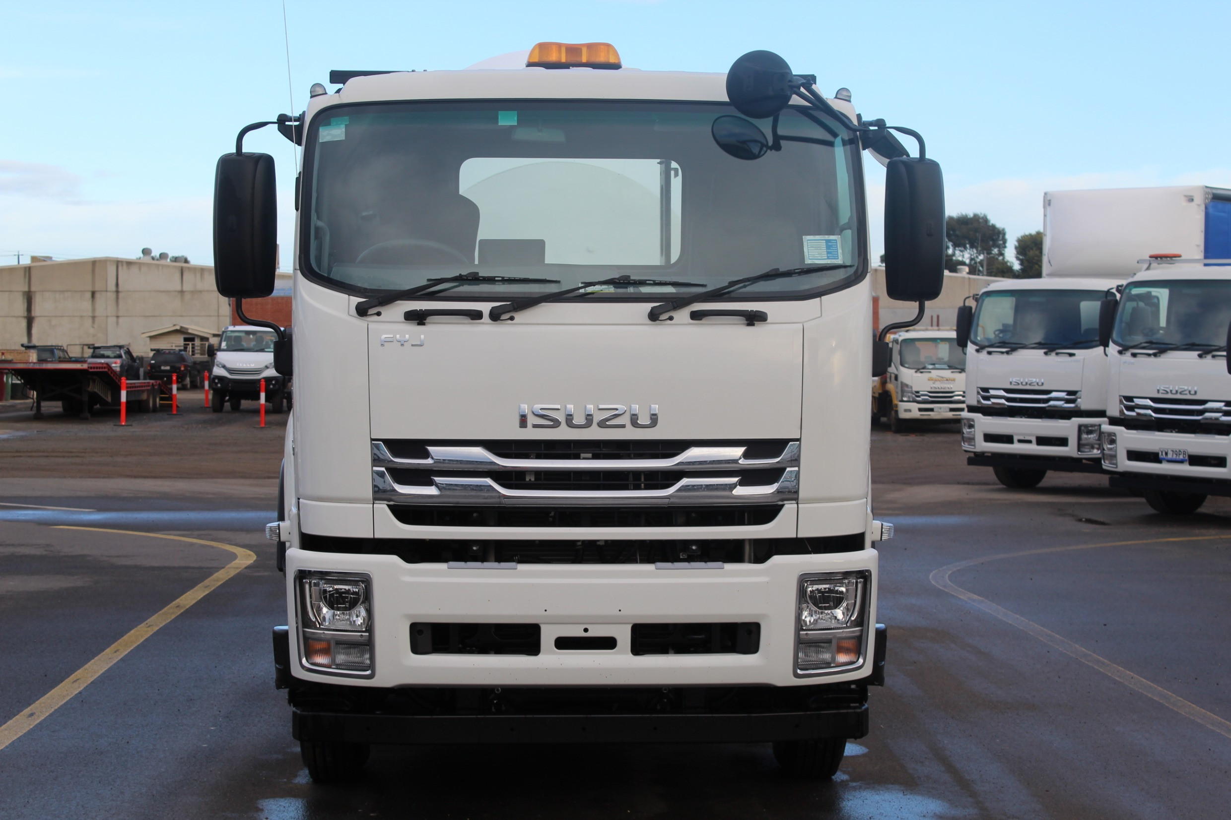 2023 ISUZU FYJ 300-350 AUTOMATIC CONCRETE AGITATOR