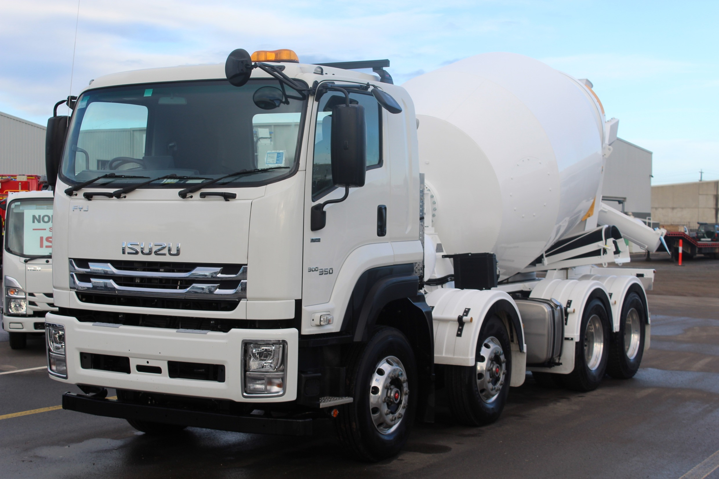 2023 ISUZU FYJ 300-350 AUTOMATIC CONCRETE AGITATOR