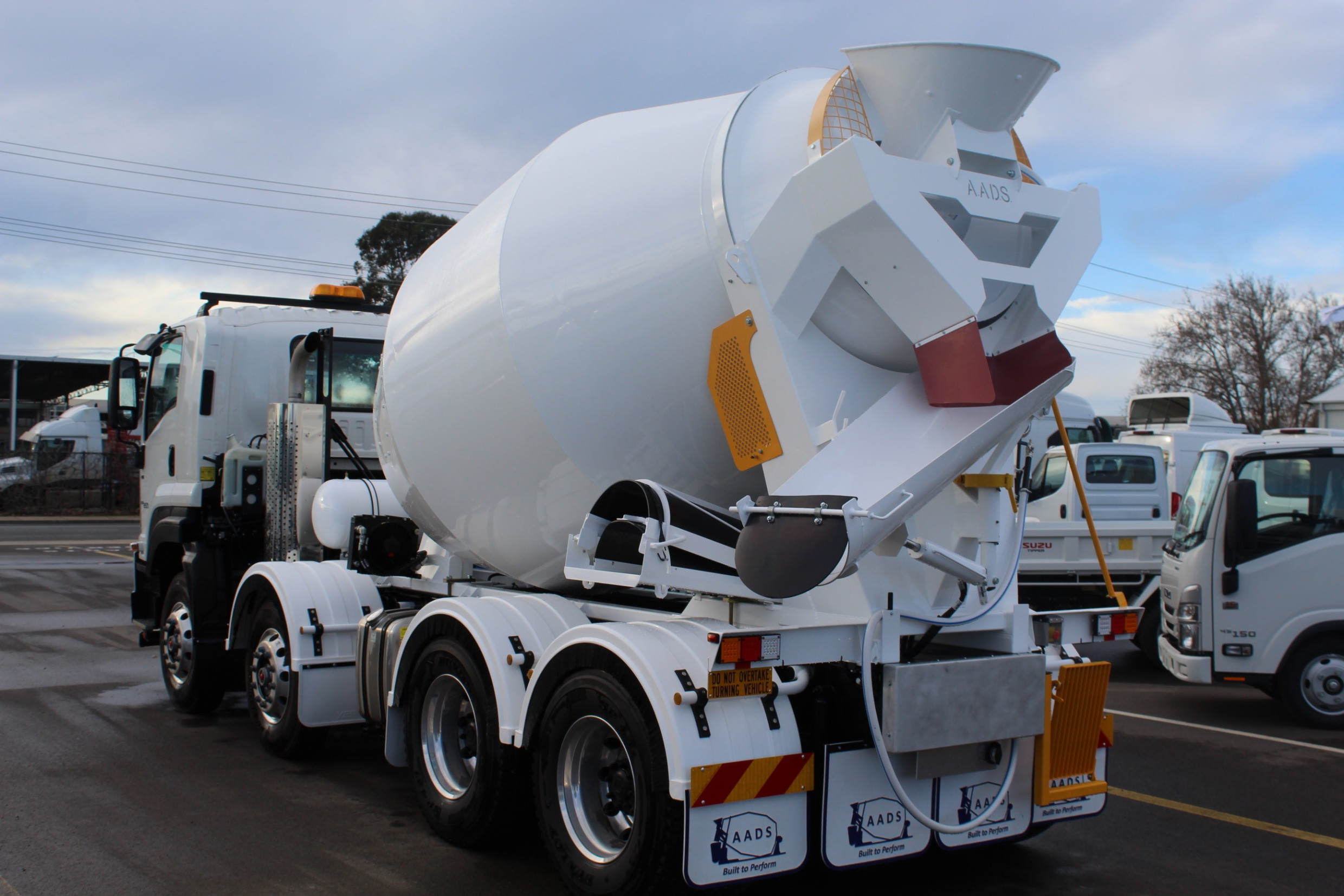 2023 ISUZU FYJ 300-350 AUTOMATIC CONCRETE AGITATOR