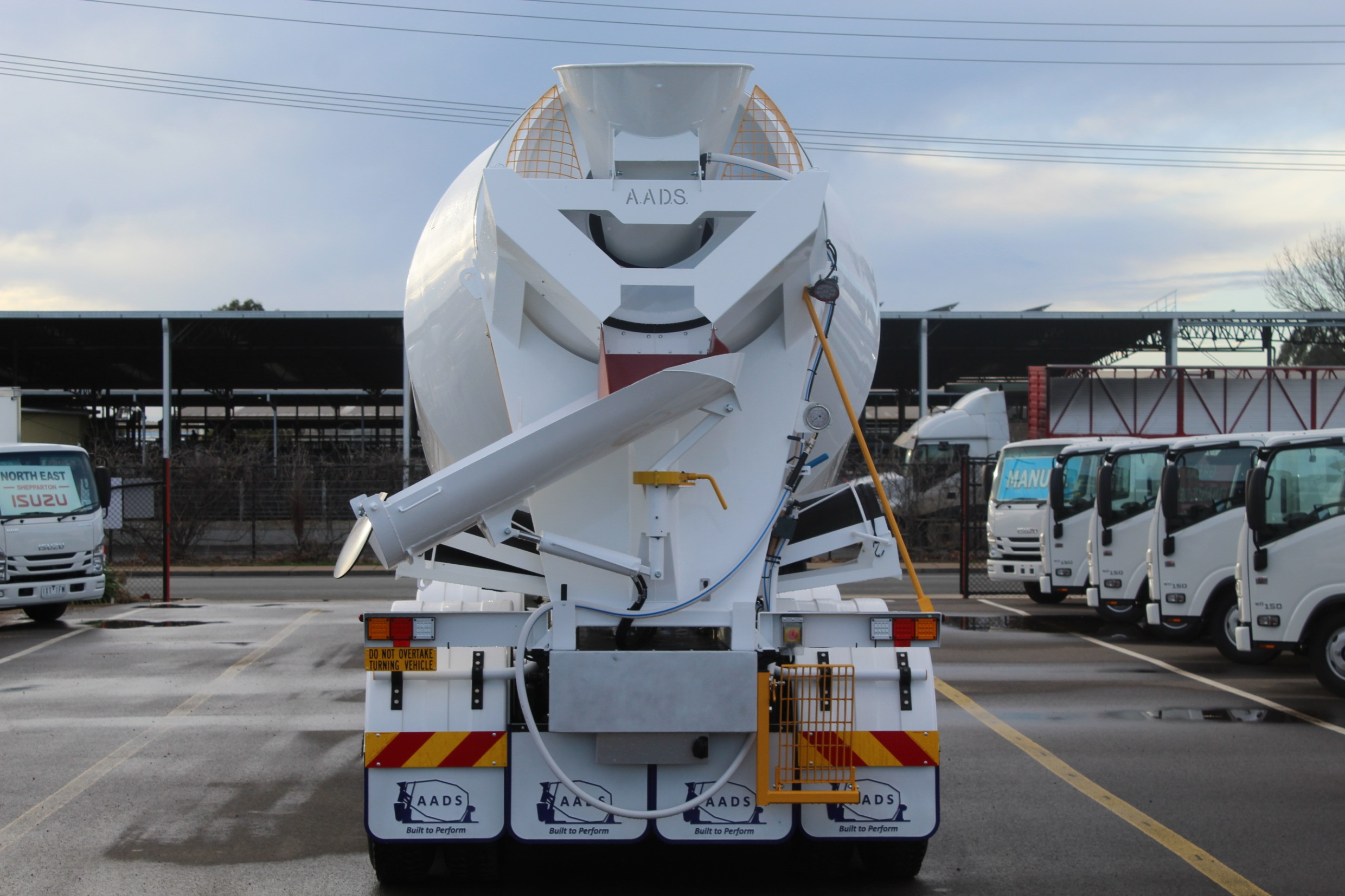 2023 ISUZU FYJ 300-350 AUTOMATIC CONCRETE AGITATOR