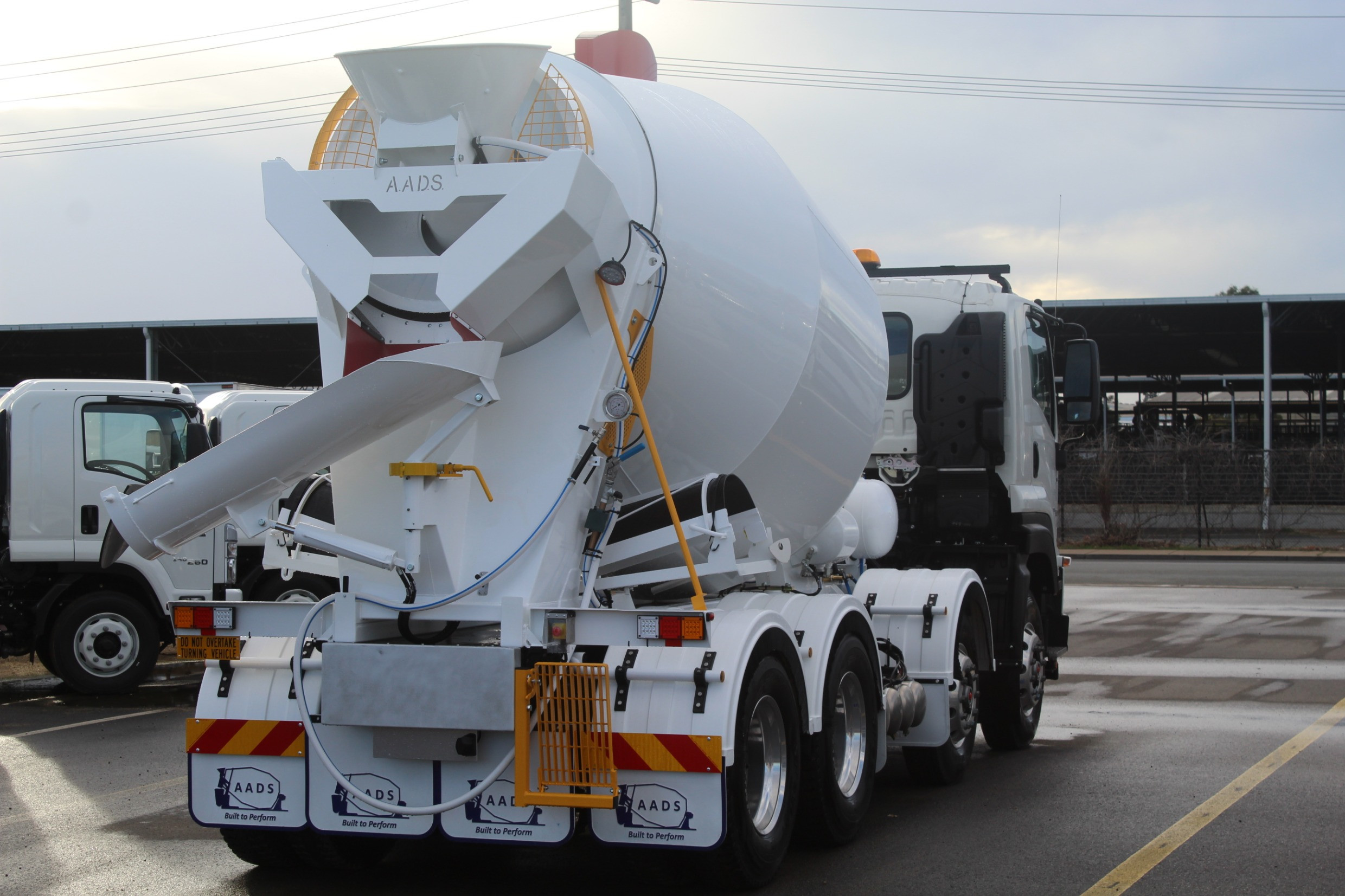 2023 ISUZU FYJ 300-350 AUTOMATIC CONCRETE AGITATOR