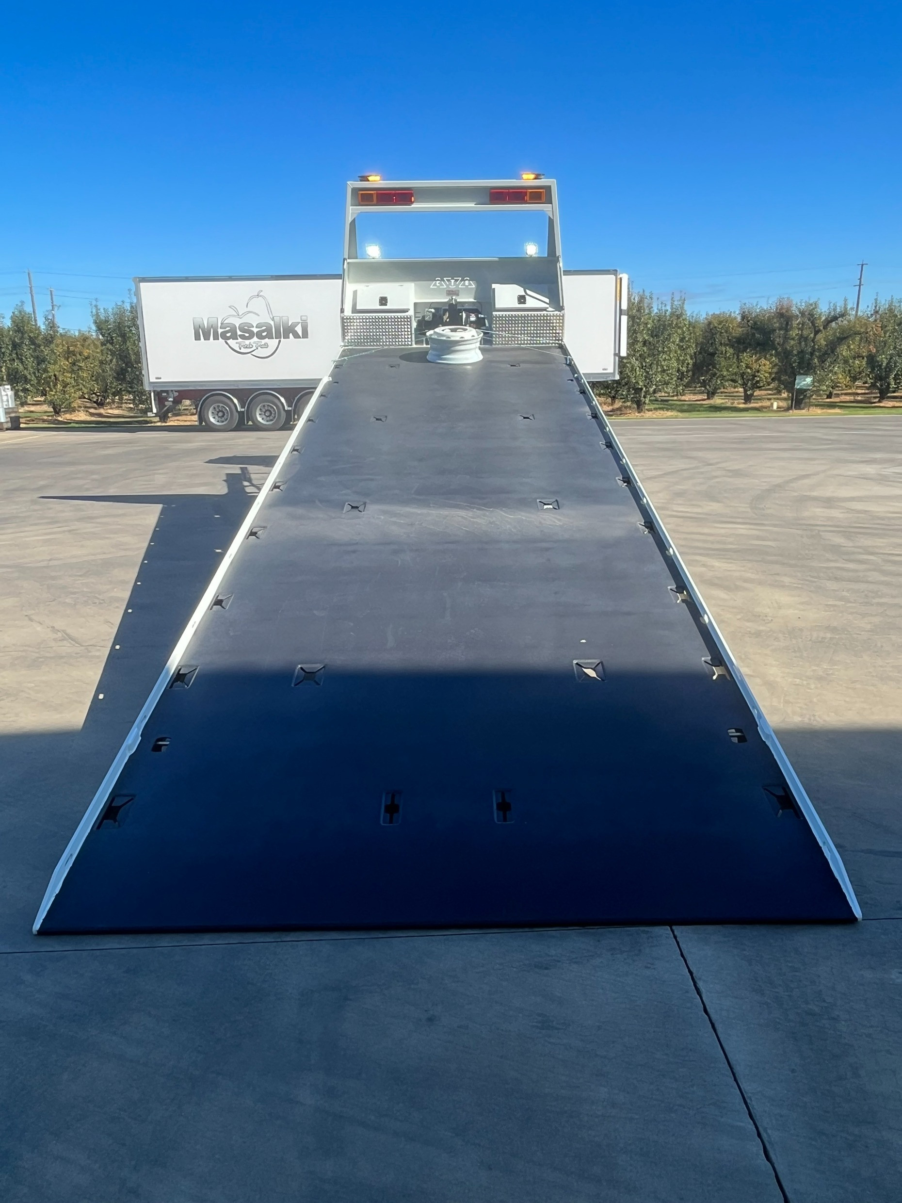 2025 ISUZU FYJ 300-350 LWB AUTOMATIC TILT TRAY