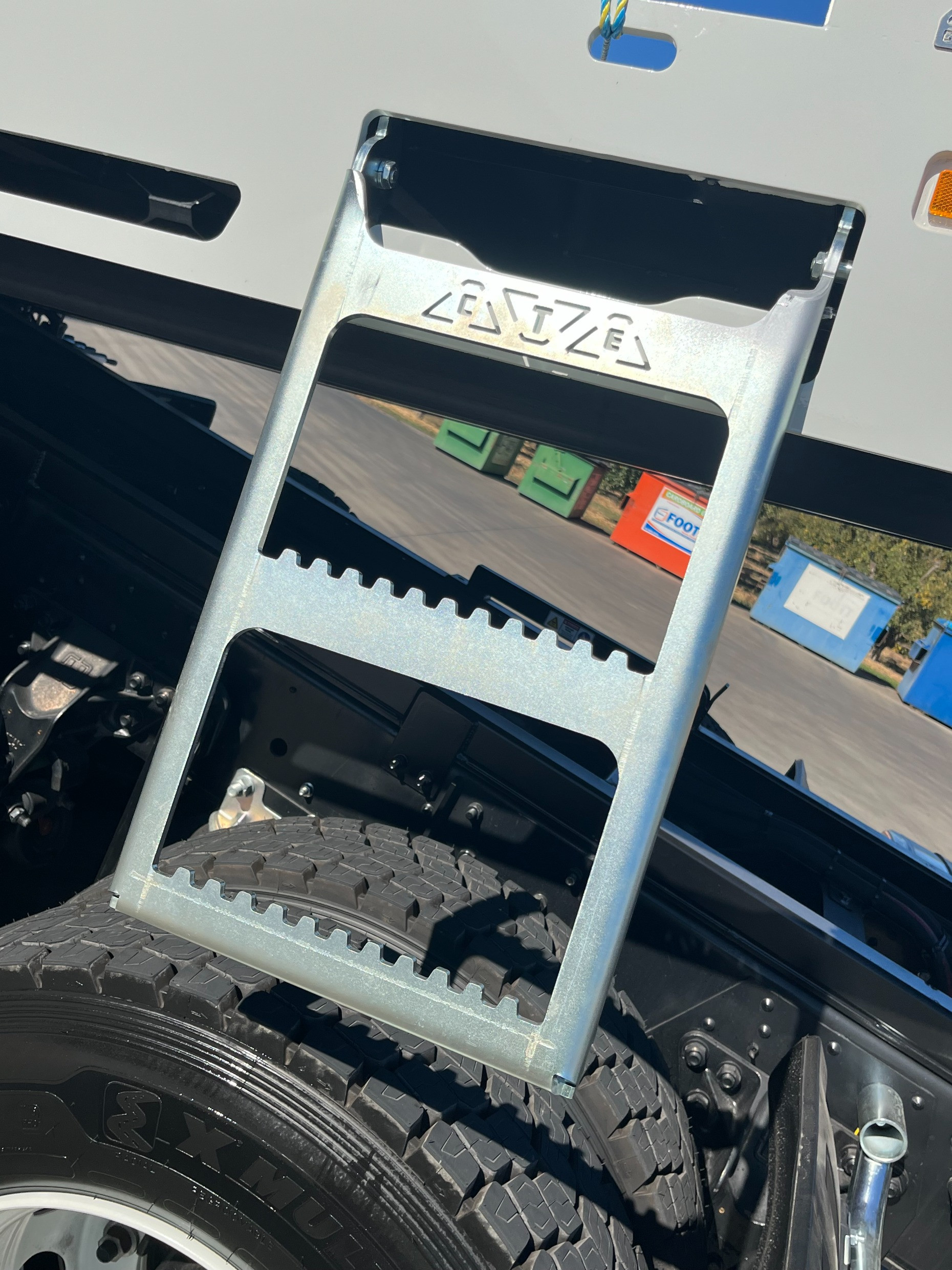 2025 ISUZU FYJ 300-350 LWB AUTOMATIC TILT TRAY