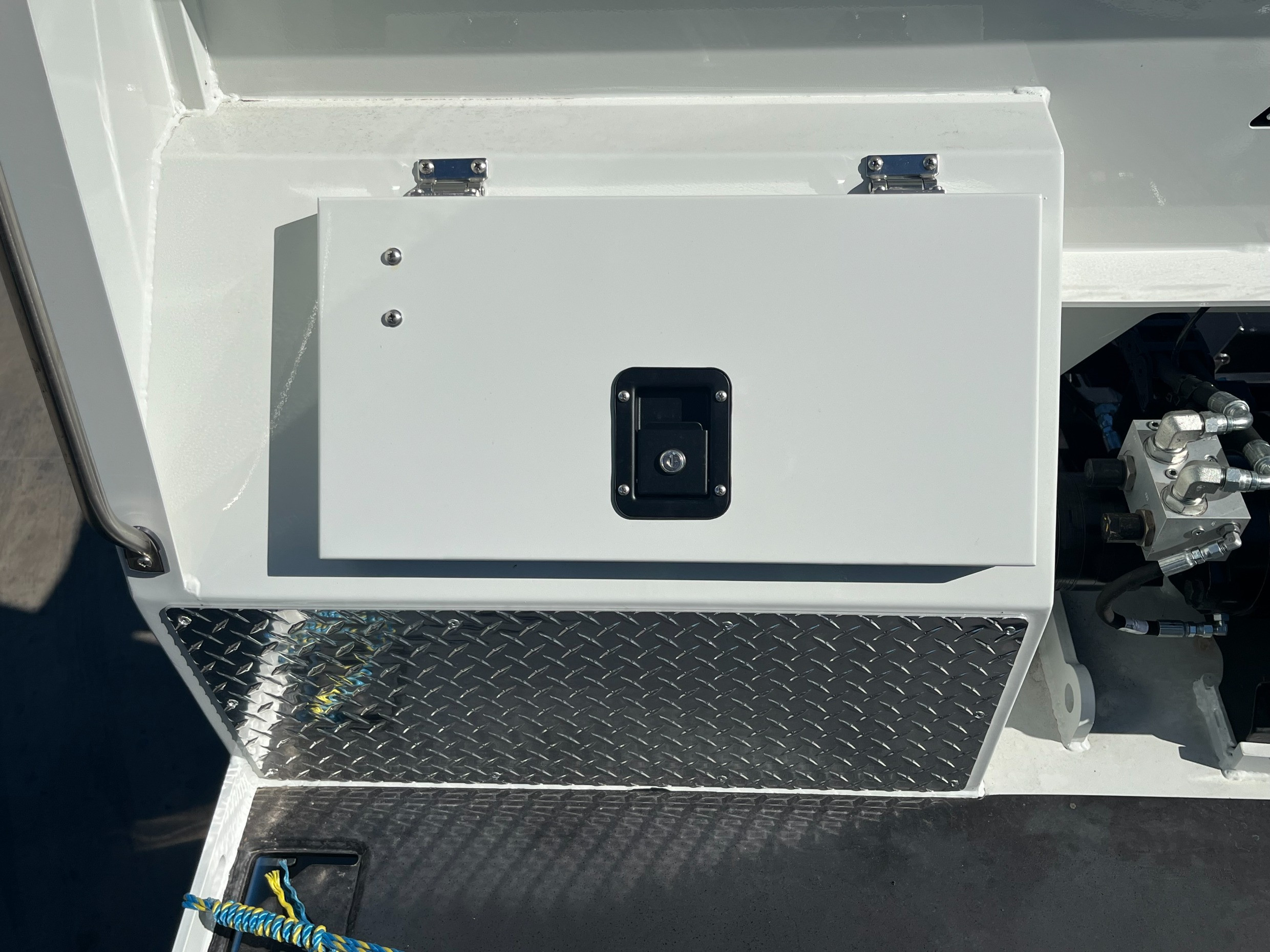 2025 ISUZU FYJ 300-350 LWB AUTOMATIC TILT TRAY