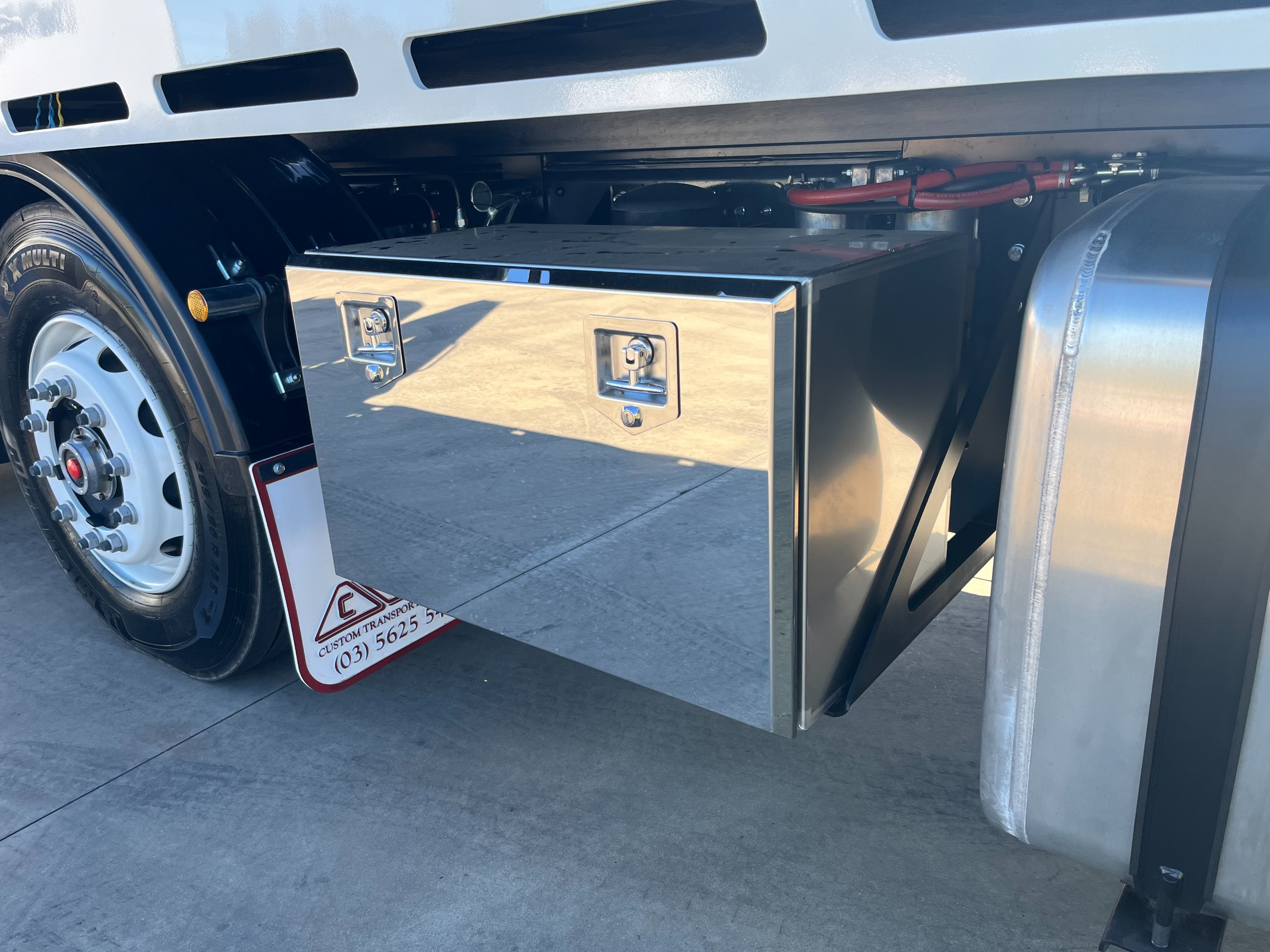 2025 ISUZU FYJ 300-350 LWB AUTOMATIC TILT TRAY