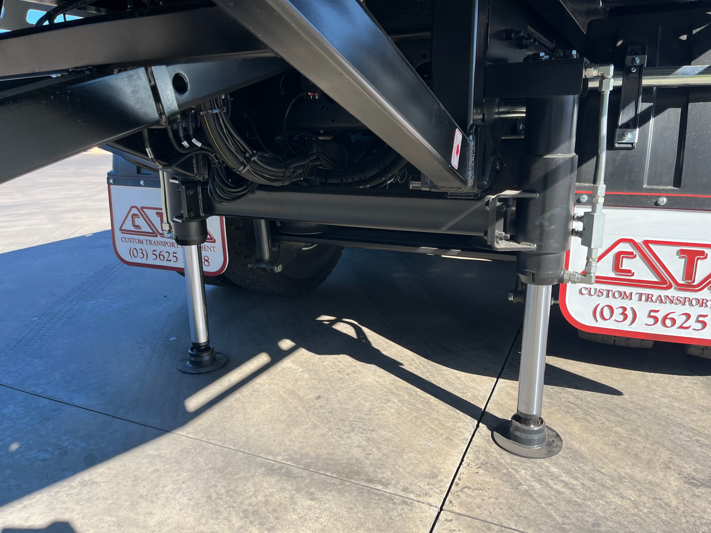 2025 ISUZU FYJ 300-350 LWB AUTOMATIC TILT TRAY