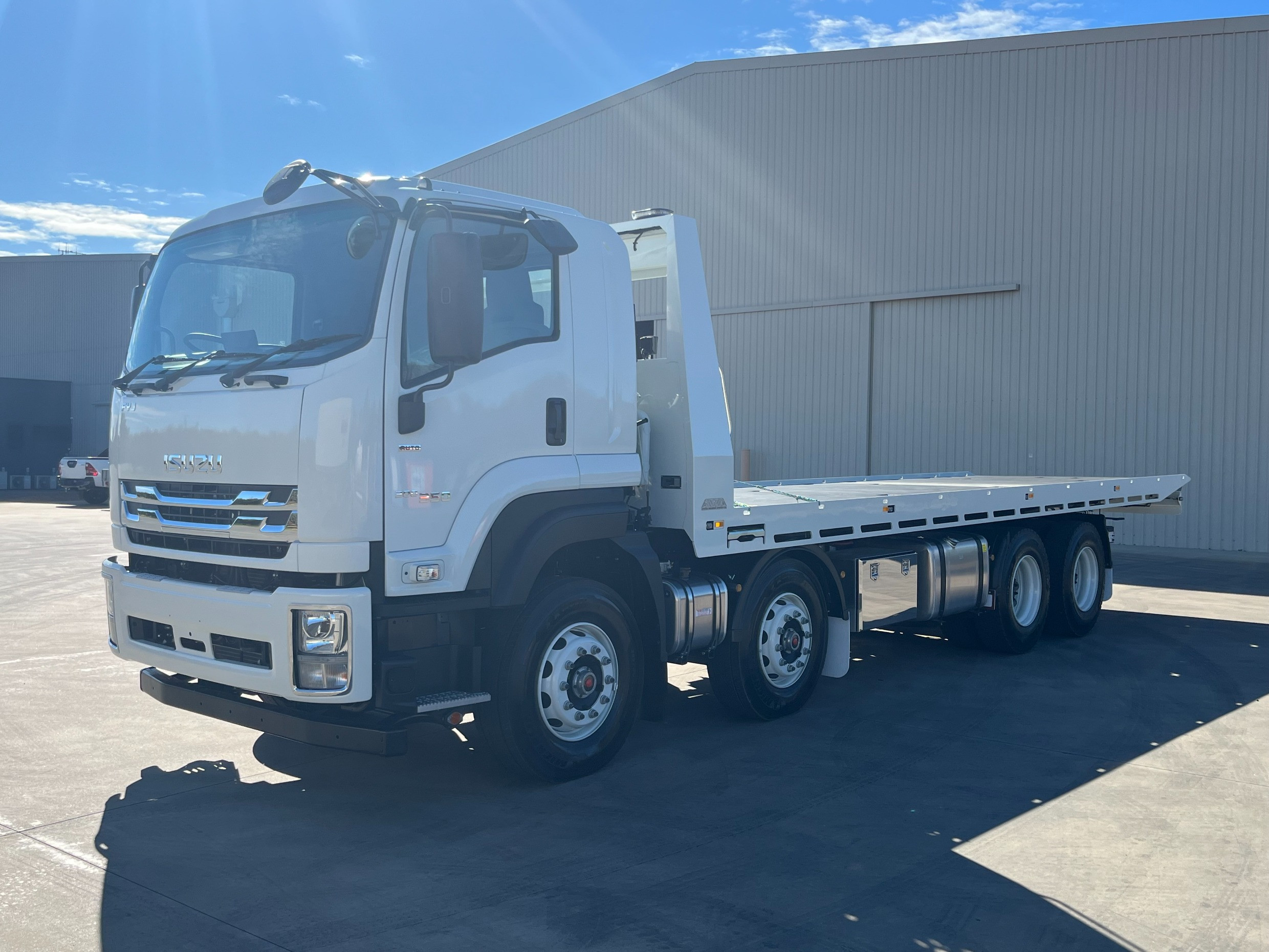 2025 ISUZU FYJ 300-350 LWB AUTOMATIC TILT TRAY