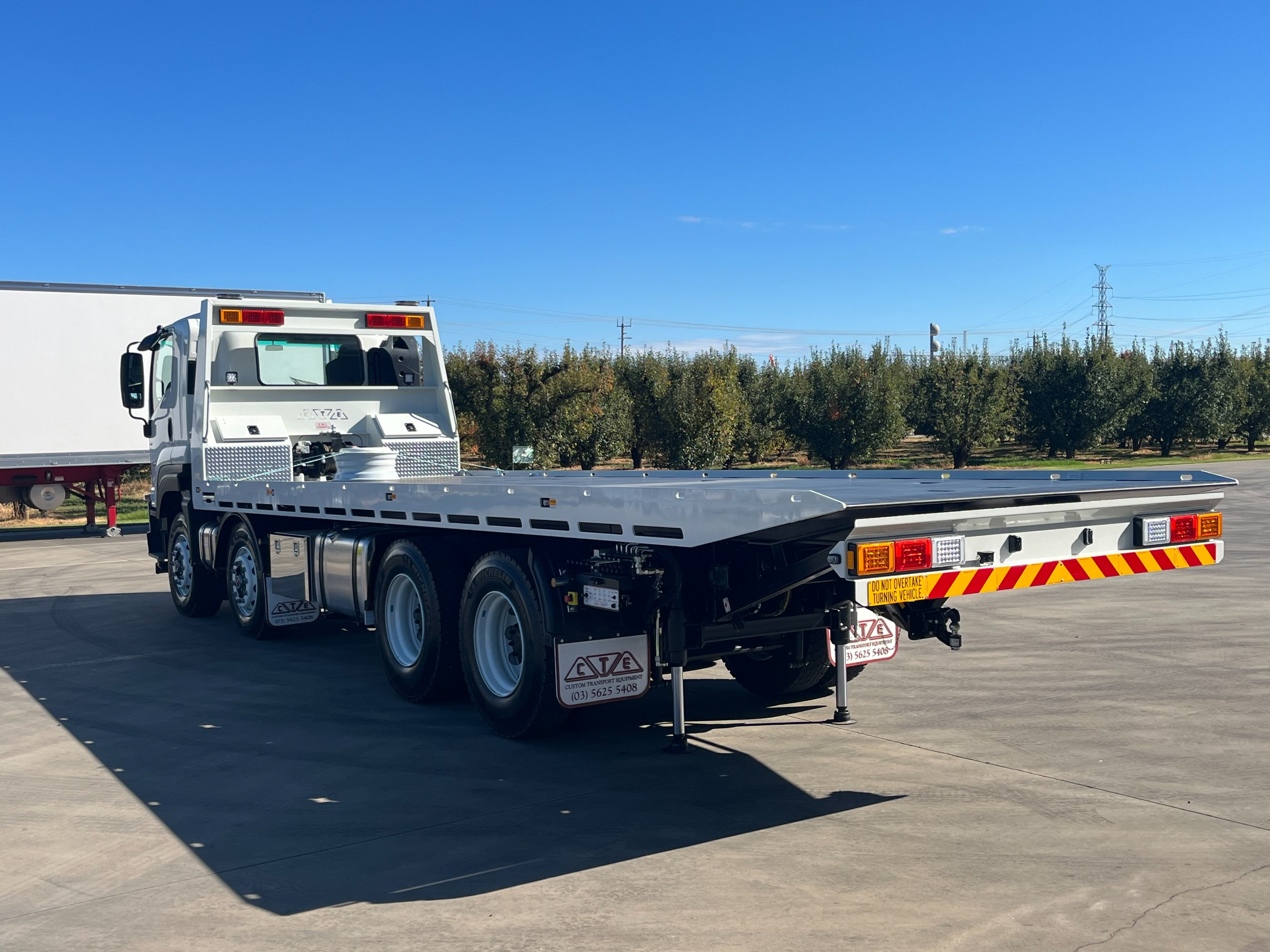 2025 ISUZU FYJ 300-350 LWB AUTOMATIC TILT TRAY