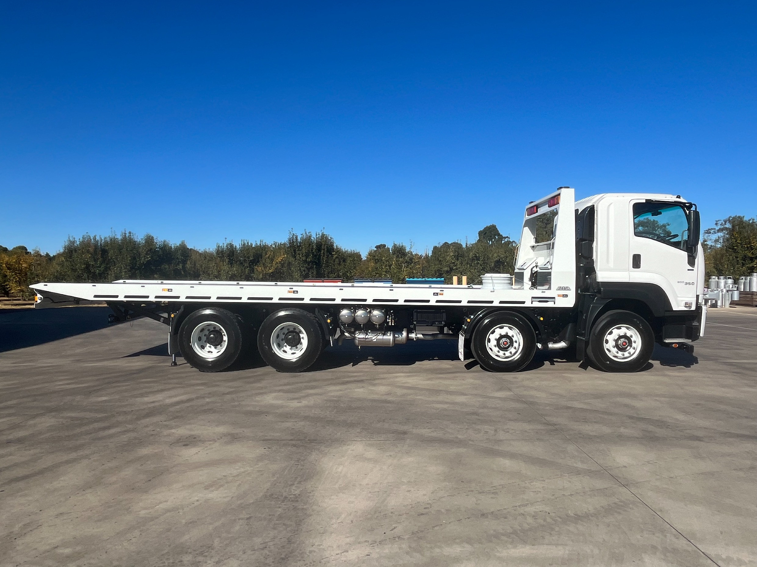 2025 ISUZU FYJ 300-350 LWB AUTOMATIC TILT TRAY