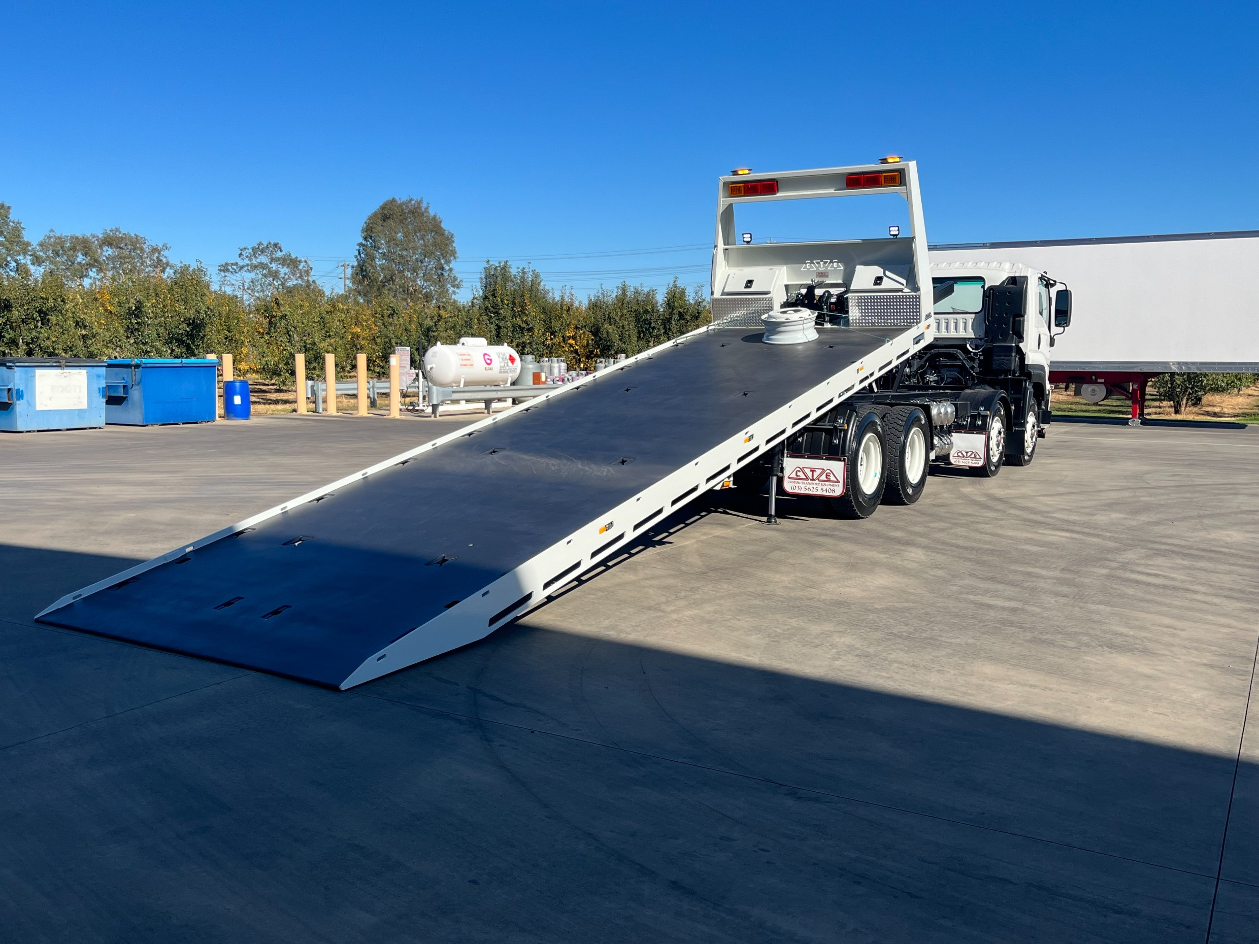 2025 ISUZU FYJ 300-350 LWB AUTOMATIC TILT TRAY