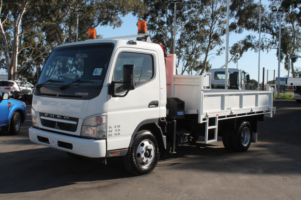2008 MITSUBISHI FUSO CANTER 700/800 DAY CAB TIPPER W/CRANE