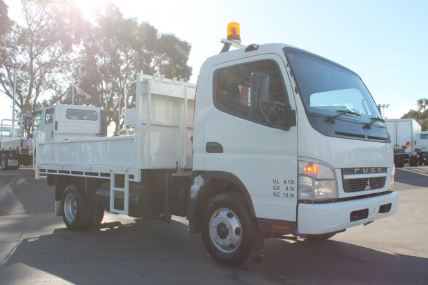 2008 MITSUBISHI FUSO CANTER 700/800 DAY CAB TIPPER W/CRANE