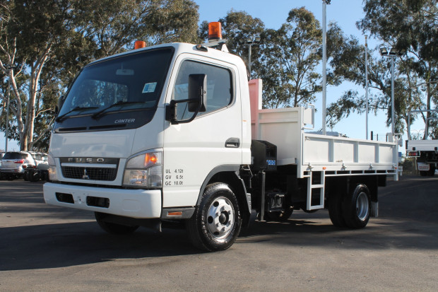 2008 MITSUBISHI FUSO CANTER 700/800 DAY CAB TIPPER W/CRANE