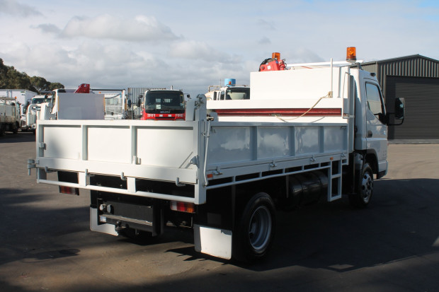 2008 MITSUBISHI FUSO CANTER 700/800 DAY CAB TIPPER W/CRANE