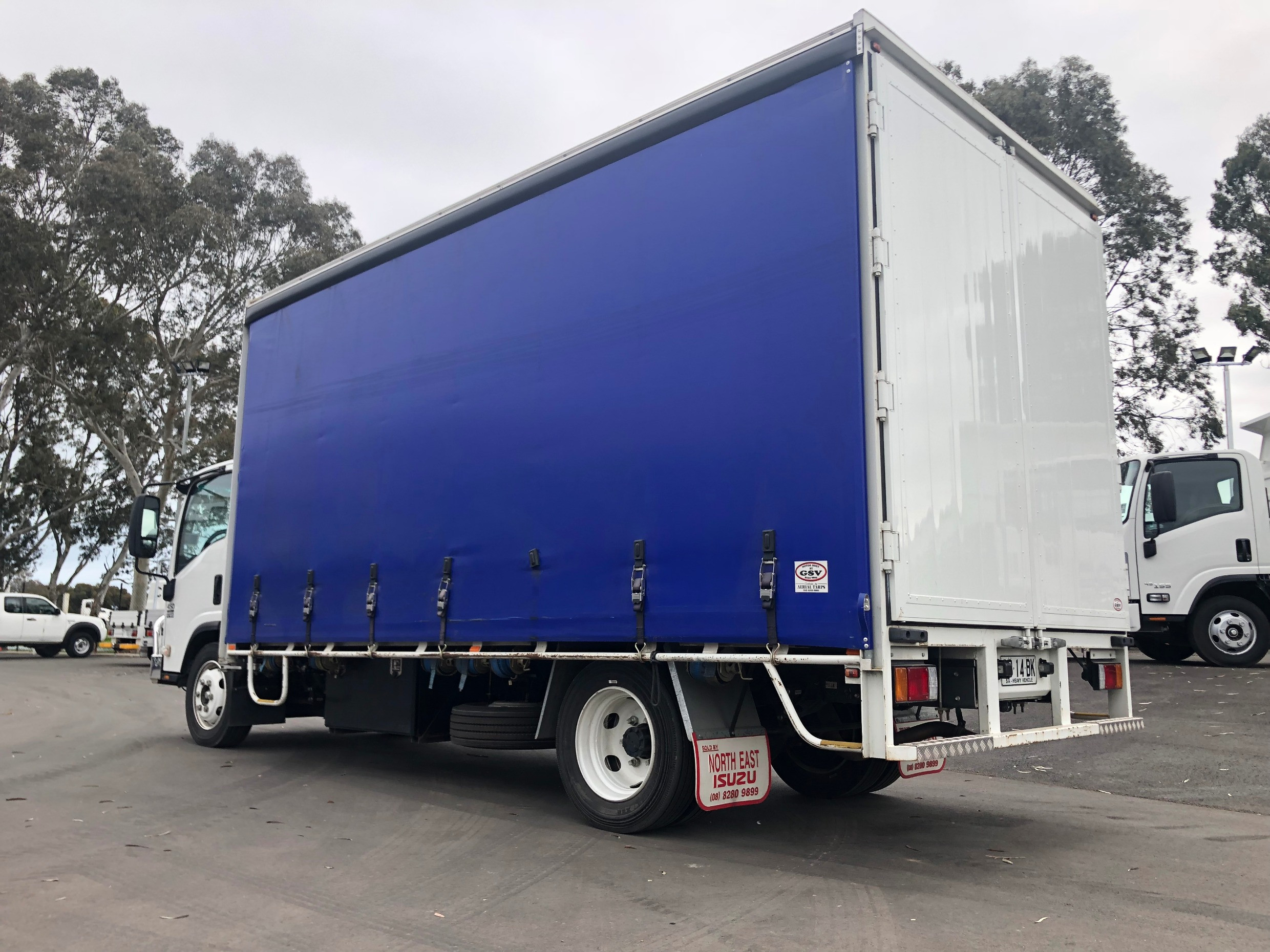 2008 ISUZU NQR450 ** VERY LOW KM'S ** 8 PALLET TRUCK MANUAL CURTAINSIDER