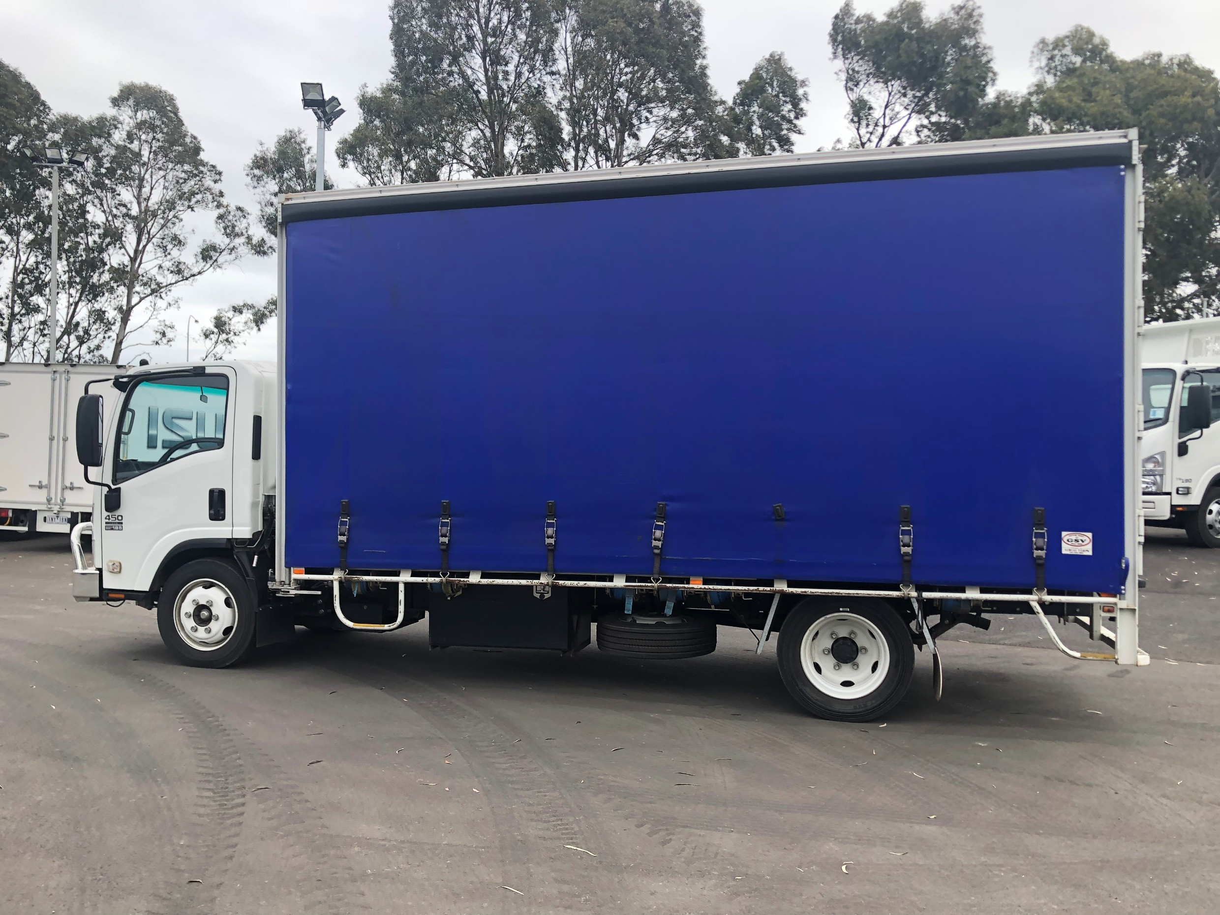 2008 ISUZU NQR450 ** VERY LOW KM'S ** 8 PALLET TRUCK MANUAL CURTAINSIDER