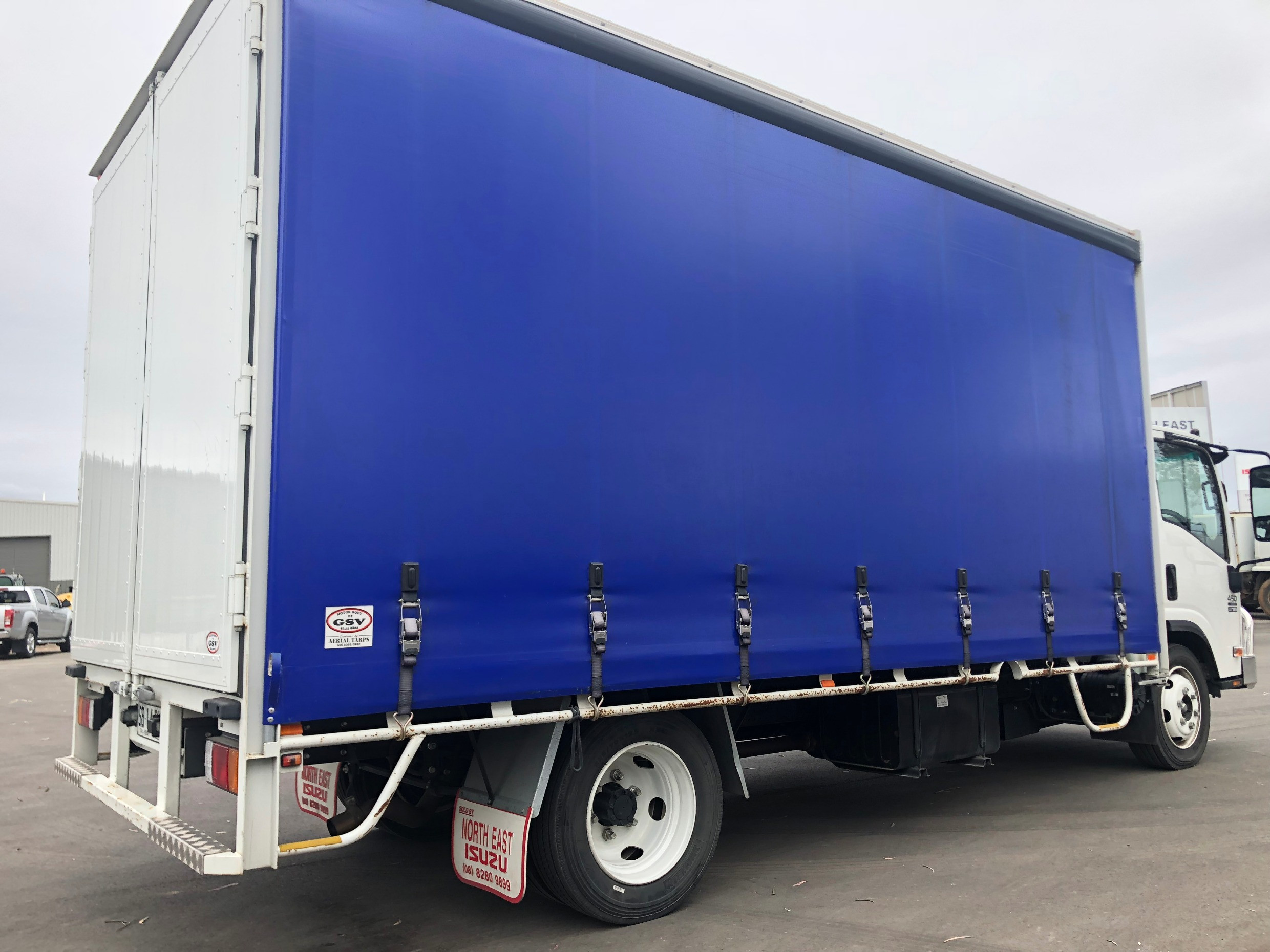 2008 ISUZU NQR450 ** VERY LOW KM'S ** 8 PALLET TRUCK MANUAL CURTAINSIDER