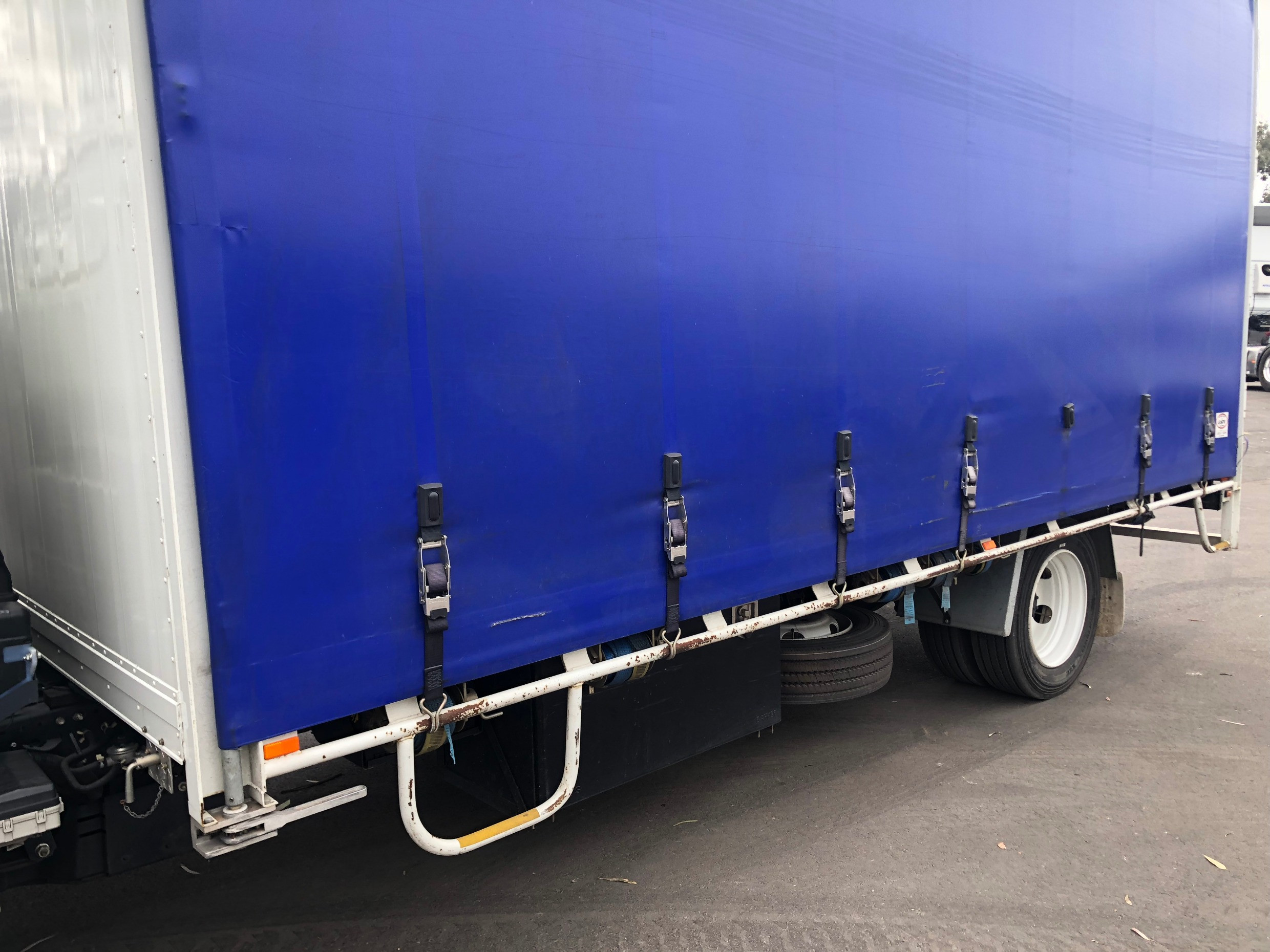 2008 ISUZU NQR450 ** VERY LOW KM'S ** 8 PALLET TRUCK MANUAL CURTAINSIDER