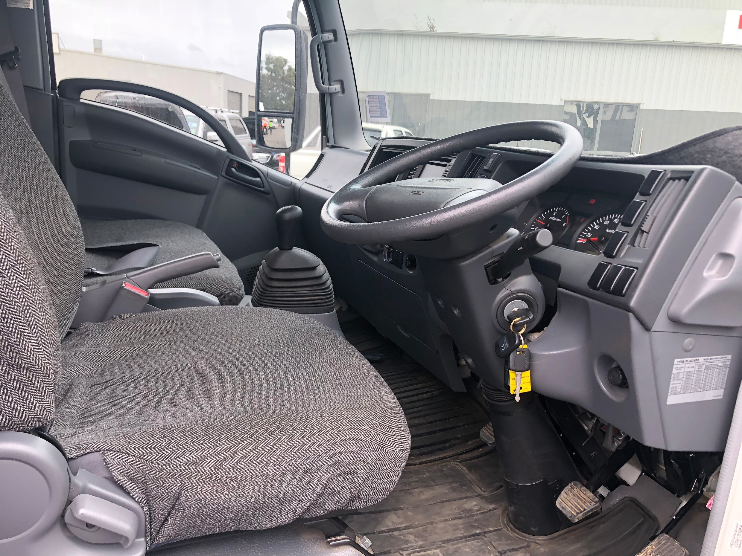 2008 ISUZU NQR450 ** VERY LOW KM'S ** 8 PALLET TRUCK MANUAL CURTAINSIDER